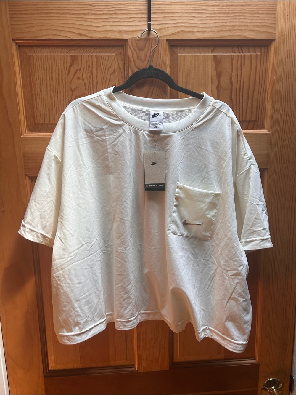 Nike women’s Crop White Pocket T-Shirt